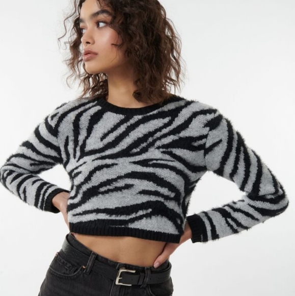 Garage Black Gray Zebra Stripe Fuzzy Eyelash Cropped Knit Sweater Size Small - Picture 1 of 13